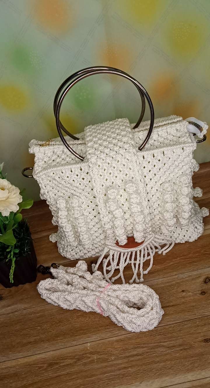 حقيبة نسائية هاند ميد مكرمية