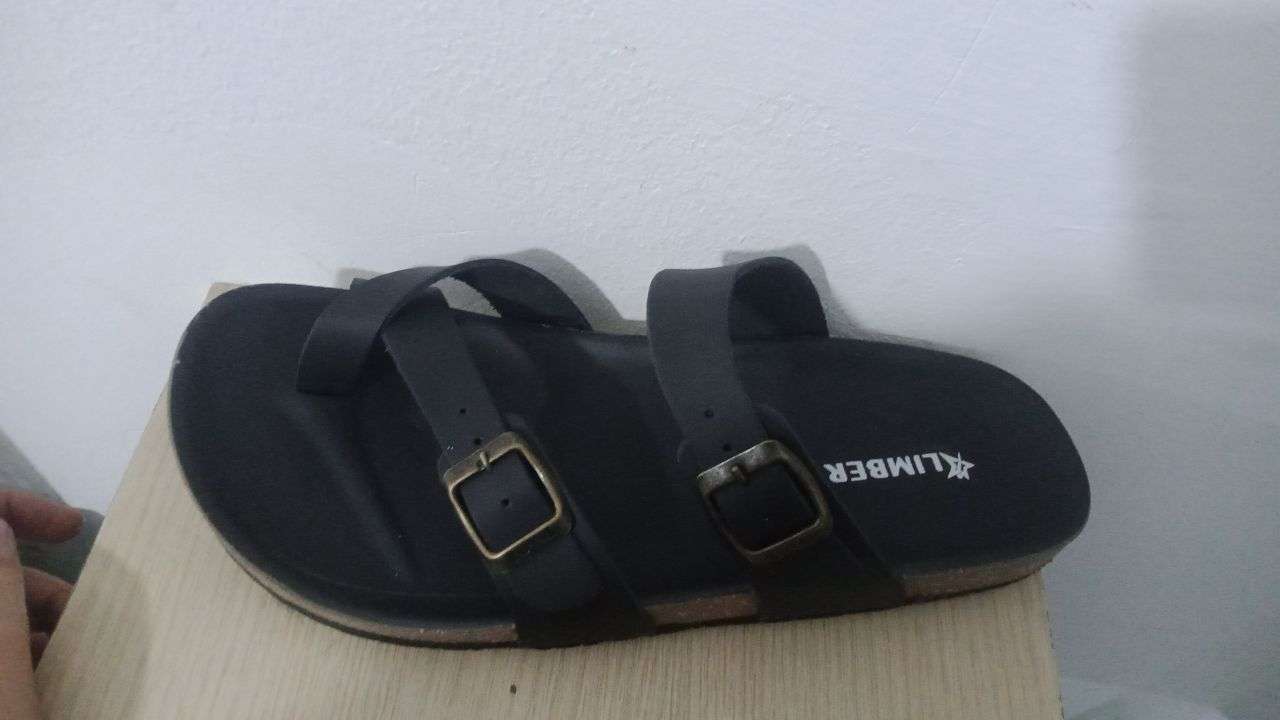 سليبر رجالي جلد طبيعي مرن لا يجرح 😬 ابزيم توسيع و تضييق👌 نعل طبي 👍