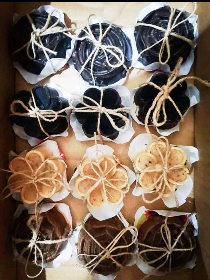 صابونه شوكولاته بيضاء بالورد الطبيعي