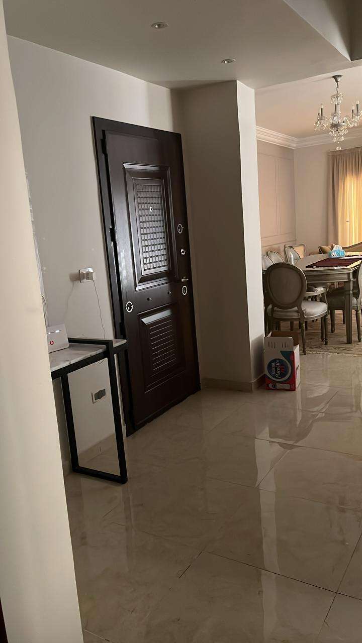 للبيع شقة 225متر متشطبة الترا سوبر لوكس بالقرنفل