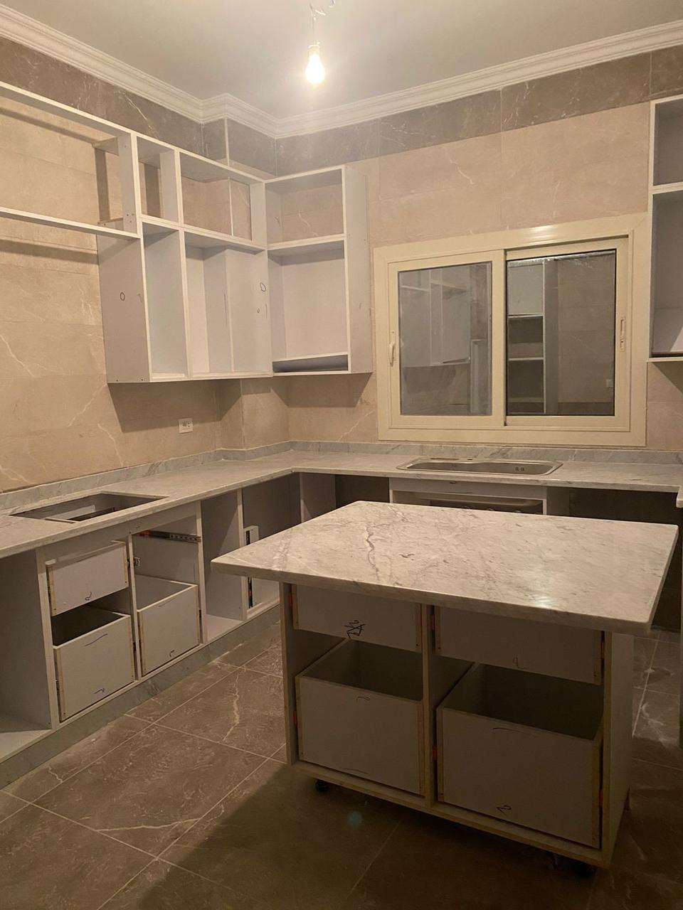 للبيع شقة 225متر متشطبة الترا سوبر لوكس بالقرنفل