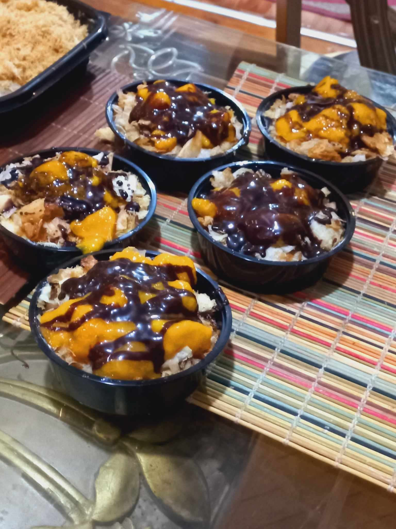 كشري حلو كنافة وجلاش ورز بلبن ومانجه وصوص كراميل الطاجن