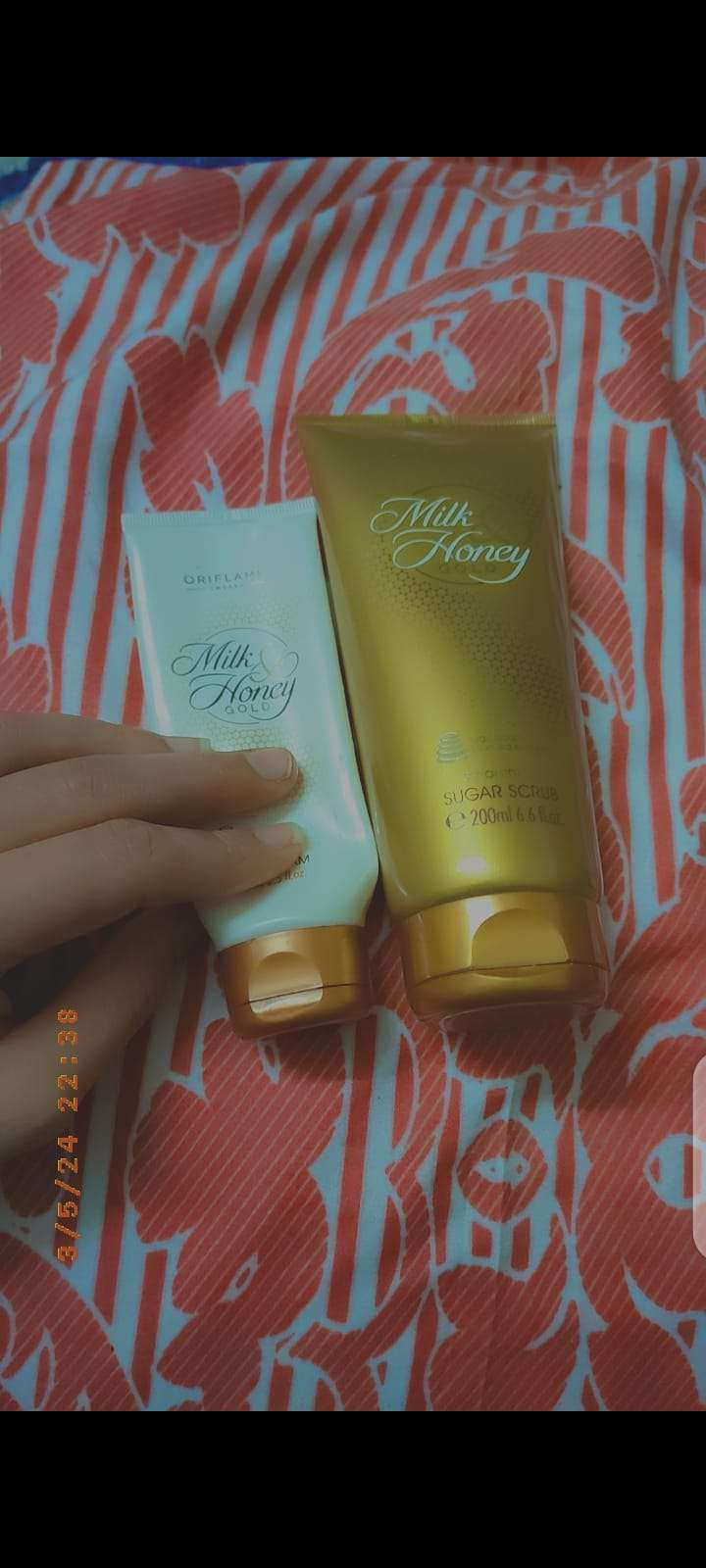 اسكرب الجسم والبشرة من ميلك اند هوني