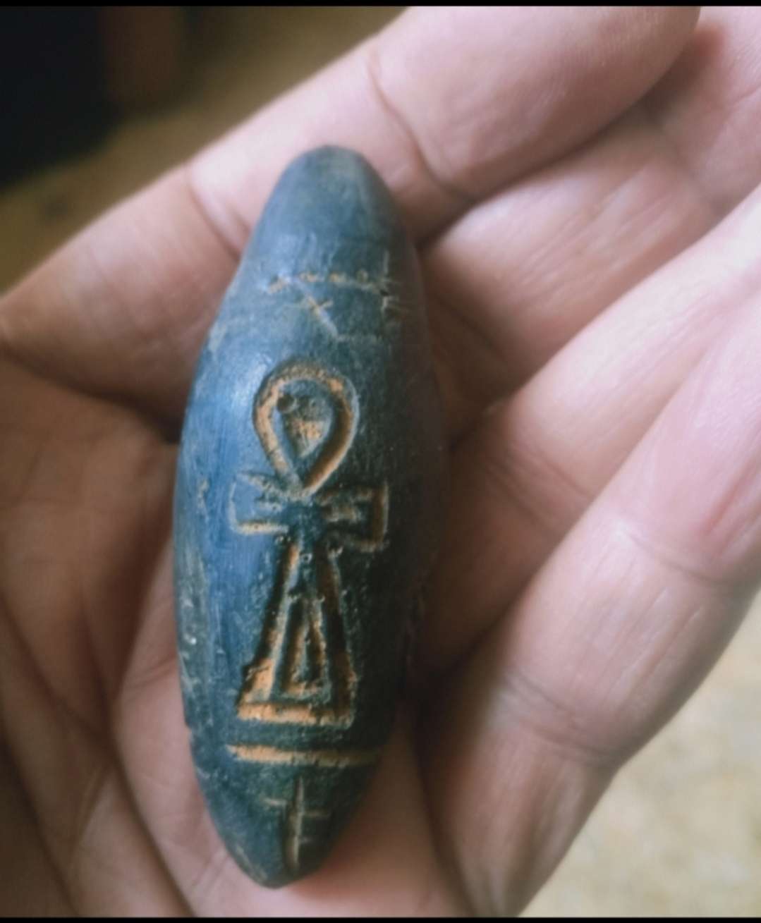 تحف بلح مصنع يدوى ينجزب للمغناطيس بداخله رمل ممغنط ينجزب للمغناطيس