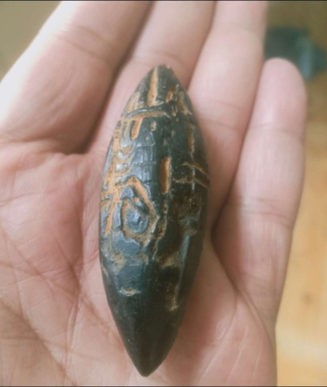 تحف بلح مصنع يدوى ينجزب للمغناطيس بداخله رمل ممغنط ينجزب للمغناطيس