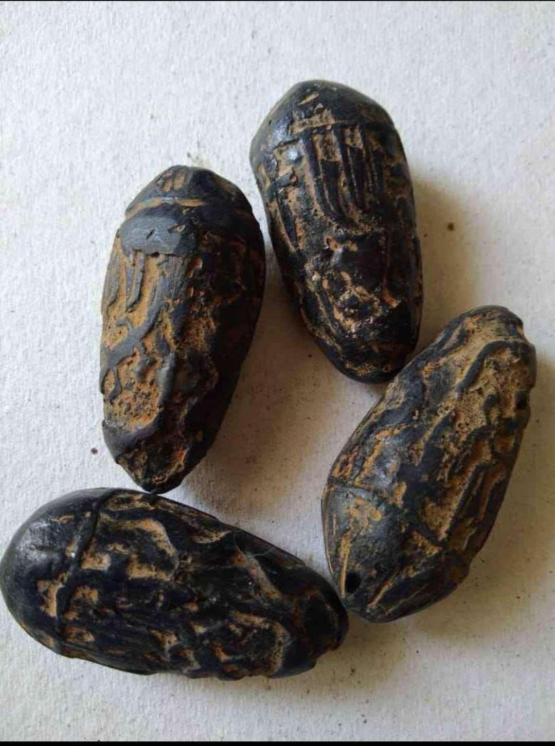 تحف بلح مصنع يدوى ينجزب للمغناطيس بداخله رمل ممغنط ينجزب للمغناطيس