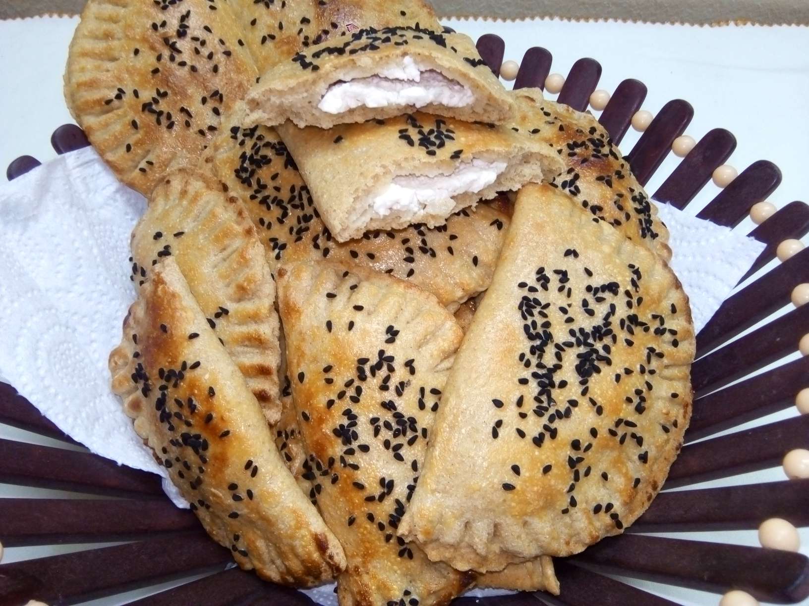 معجنات بالجنبه بدقيق القمح الكامل