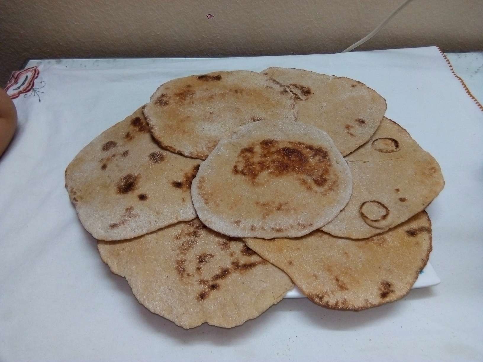 عيش بدقيق القمح الكامل