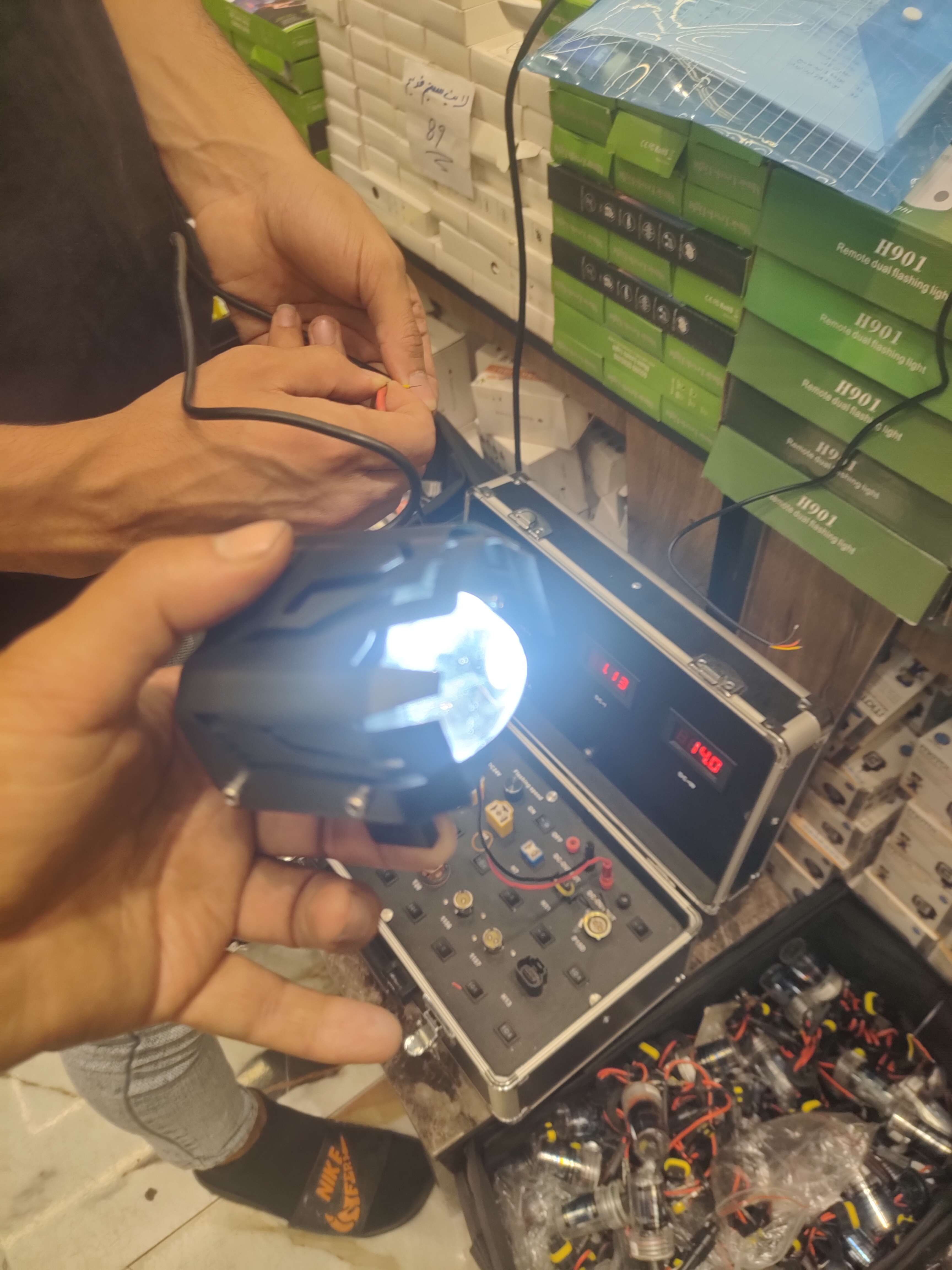 عدسه كبيره ليد اصفر وابي