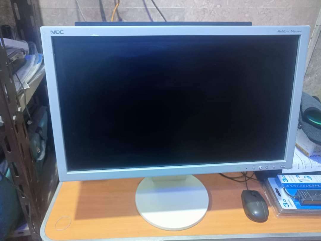 شاشه 23 بوصه NEC