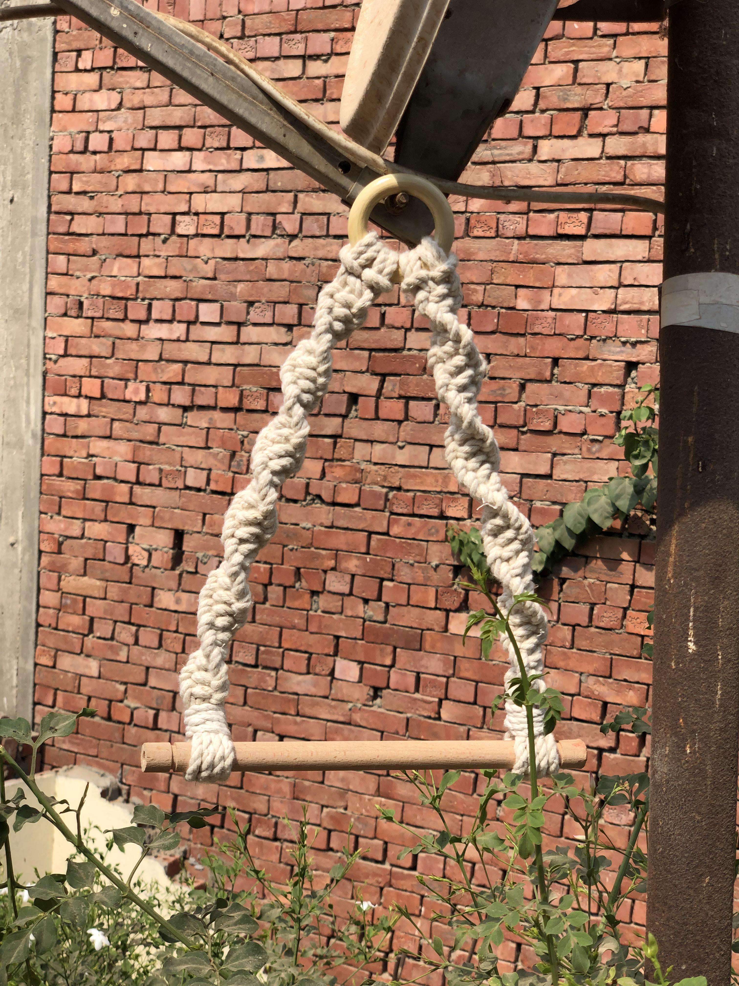 حامل مناديل مكرمية