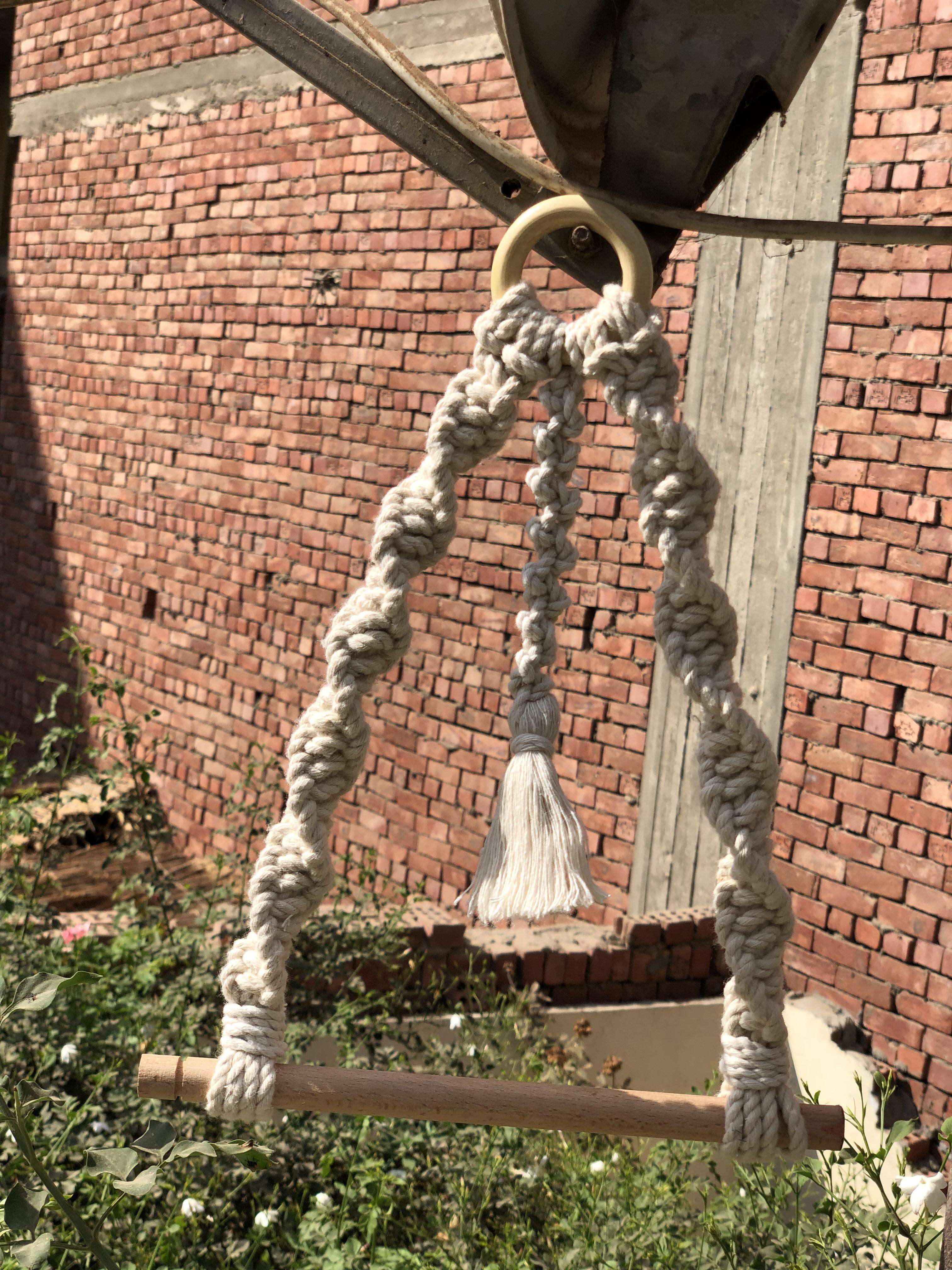 حامل مناديل مكرمية