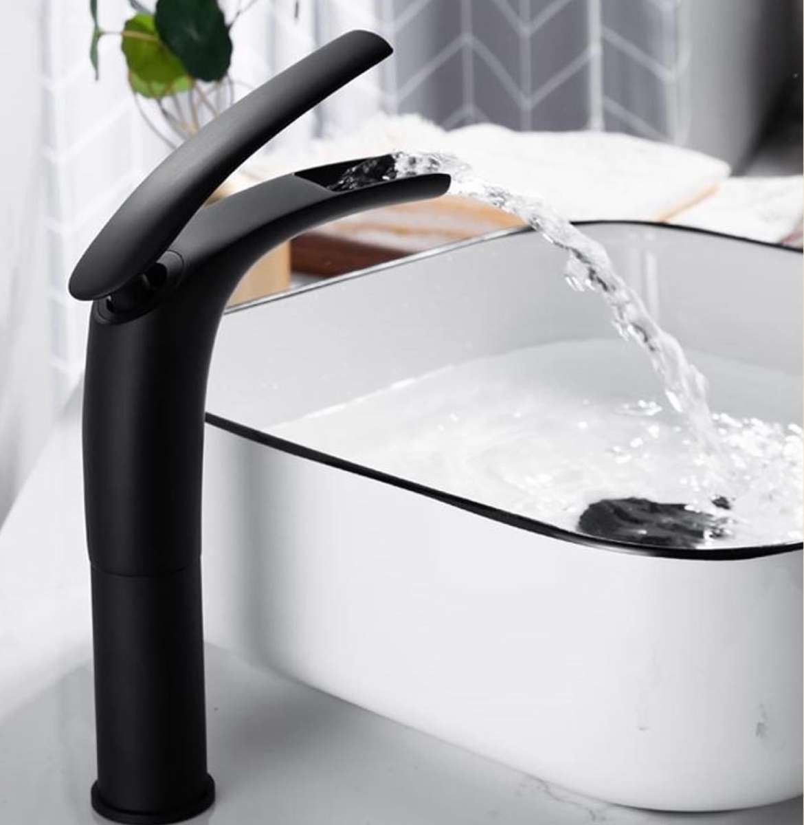 خلاط حوض ديكور اسود فتحة شلال