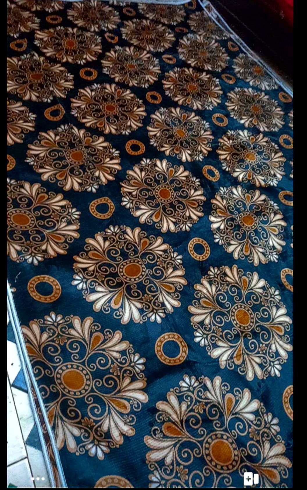 حافظة سجاد قطيفة