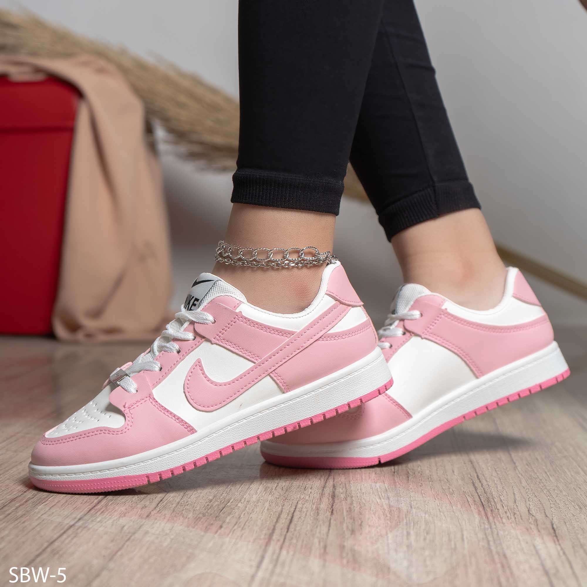 نايك حريمي جلد