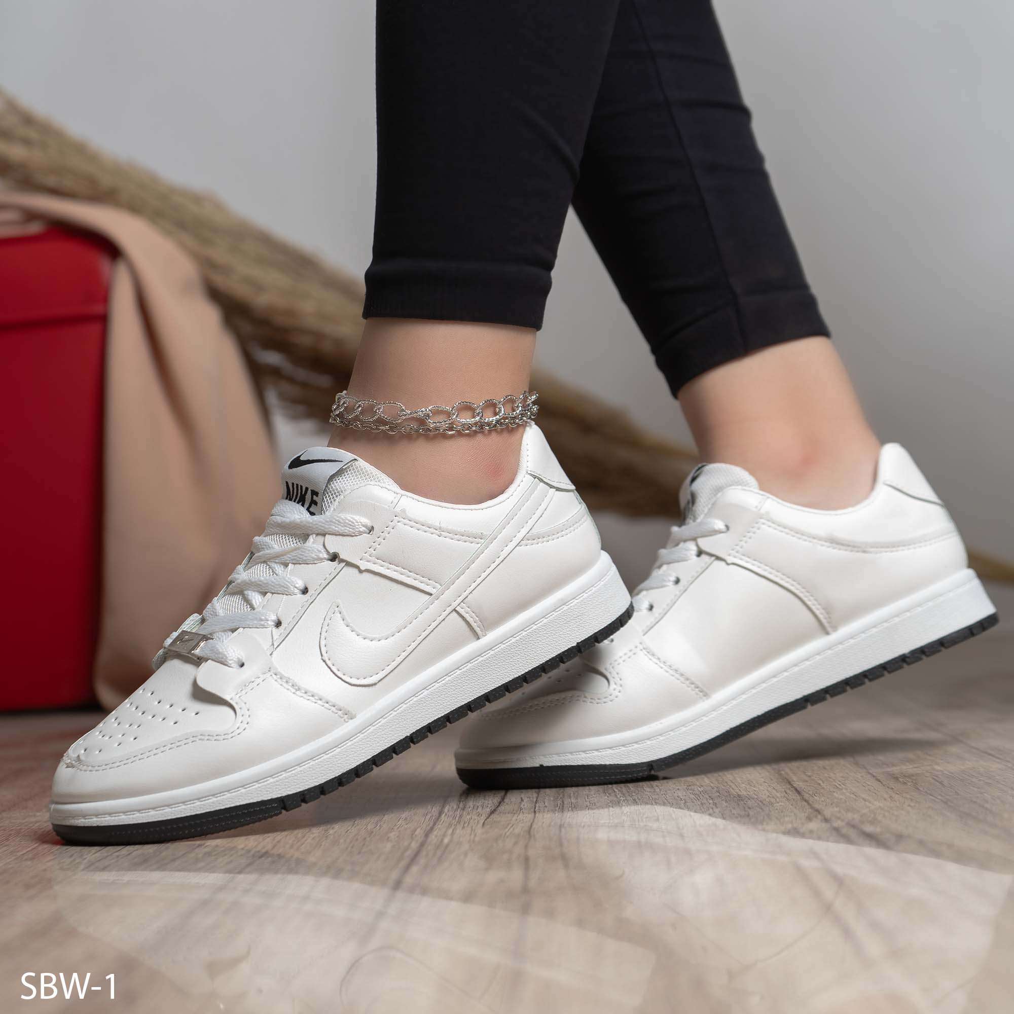 نايك حريمي جلد