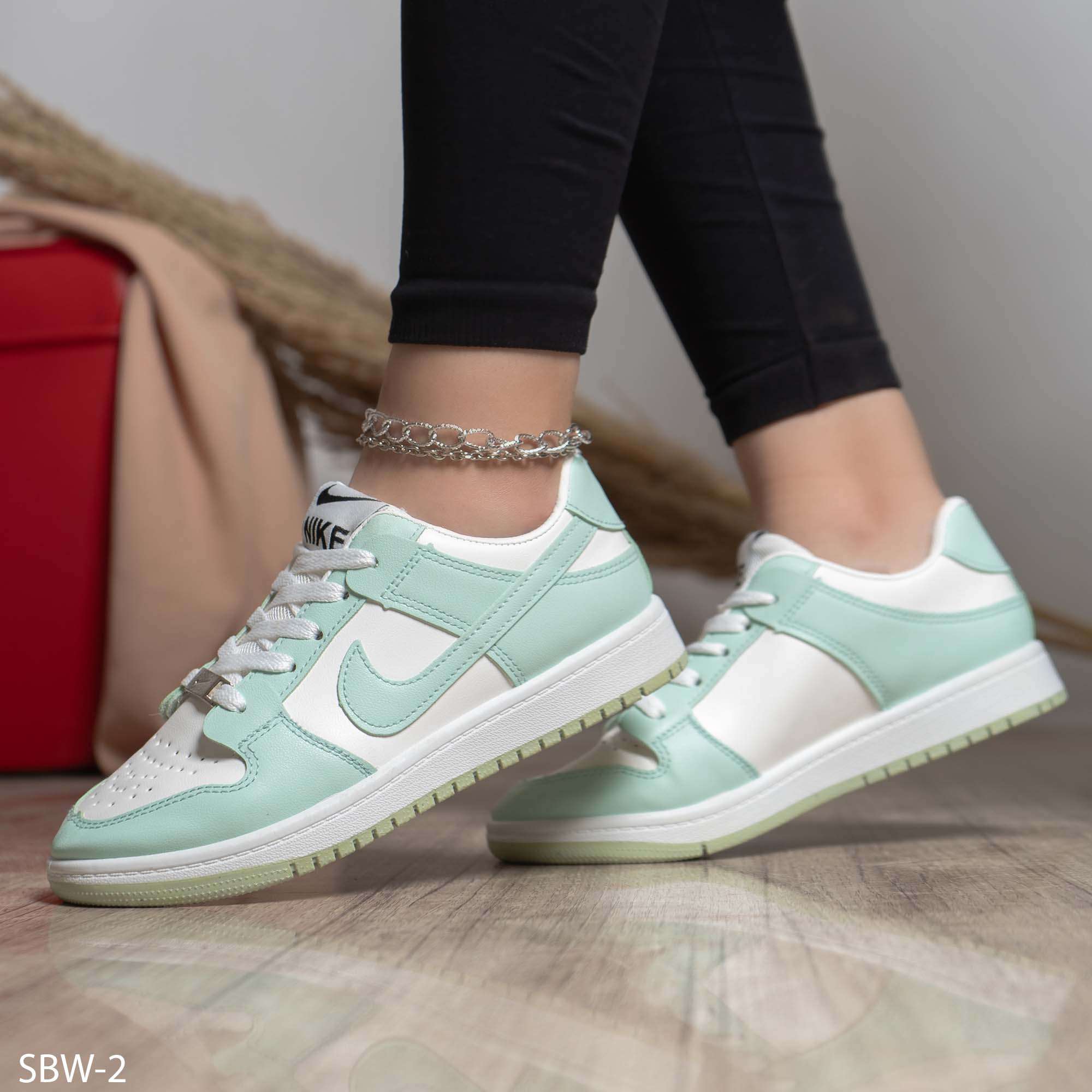 نايك حريمي جلد