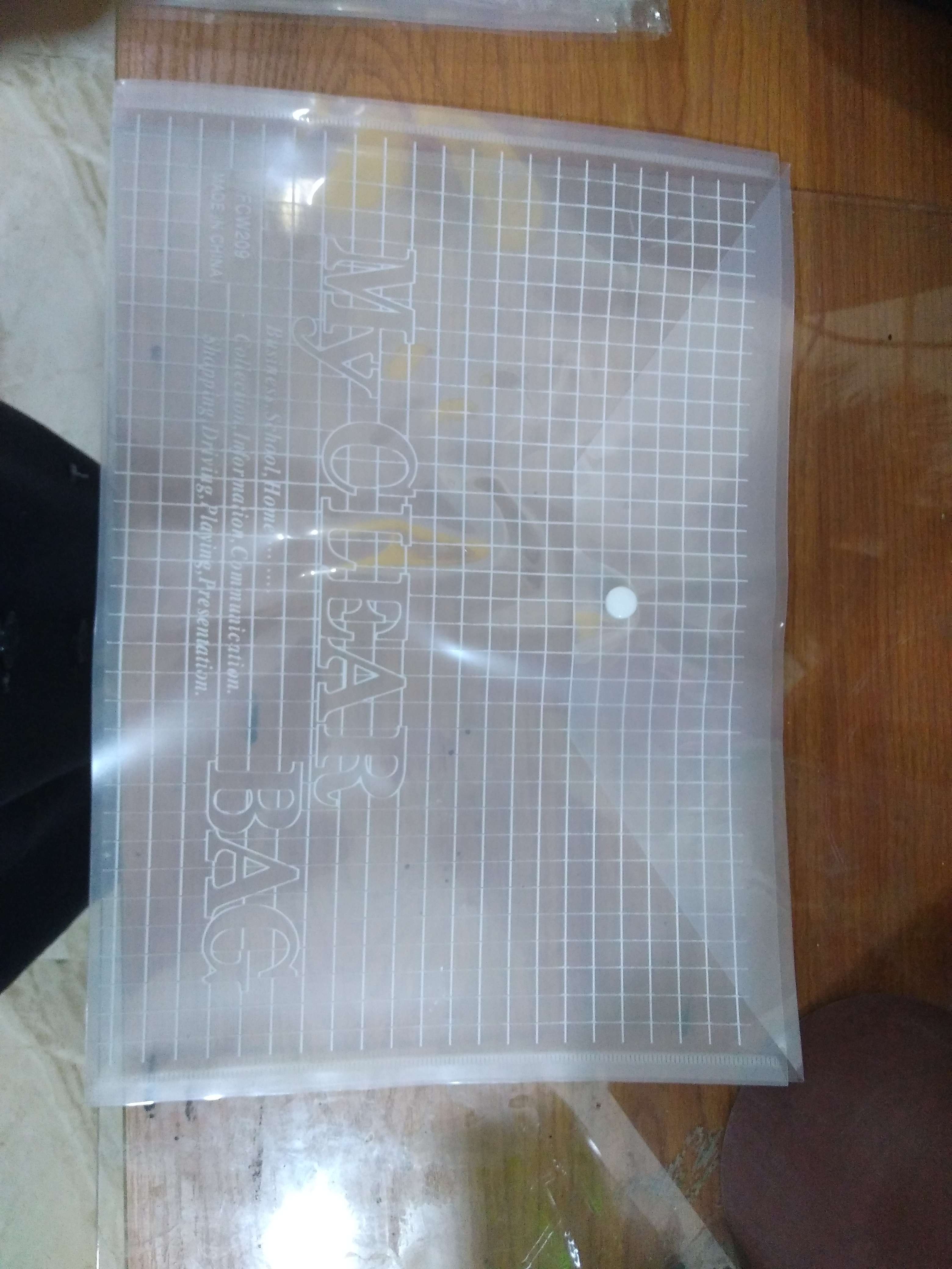 ملف لحفظ الأوراق بكبسولة