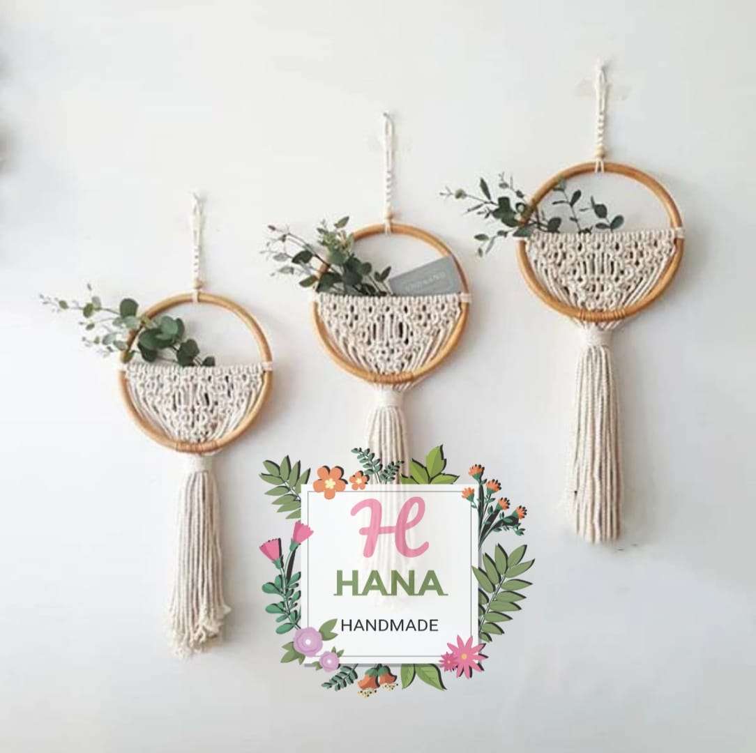 معلقة ديكوريه