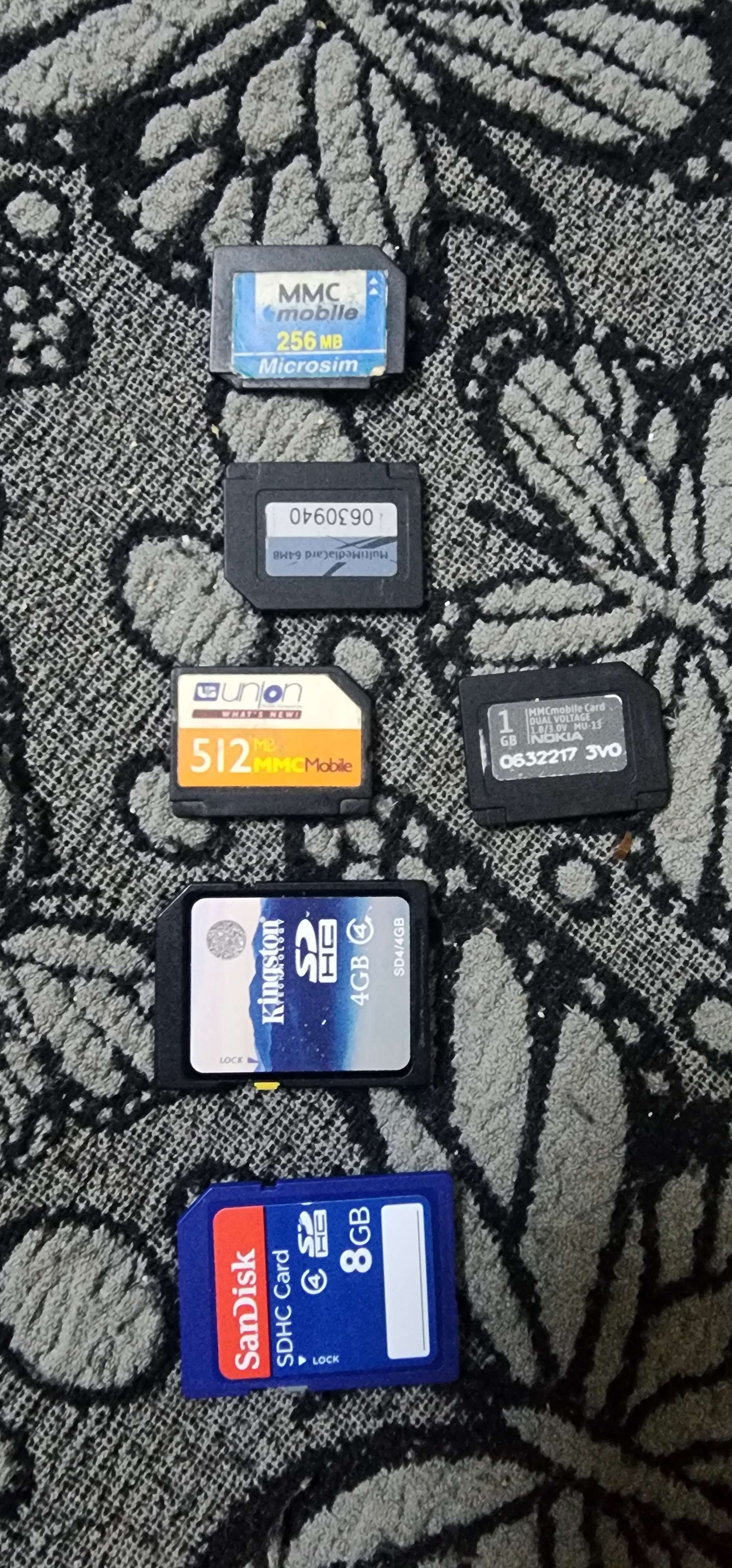 مجموعة كروت ميموري