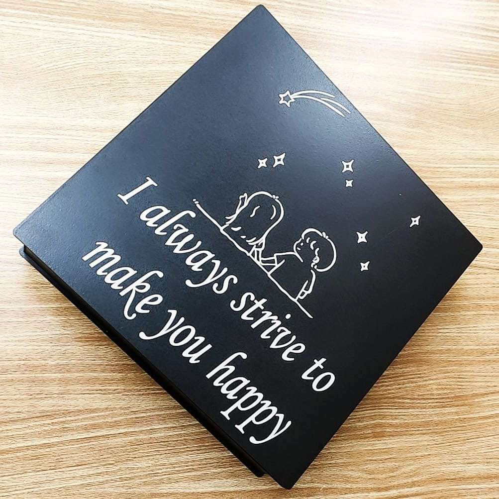 البوكس الهداية عبارة عن (محفظة+ حظاظة + قلم + مج حراري)