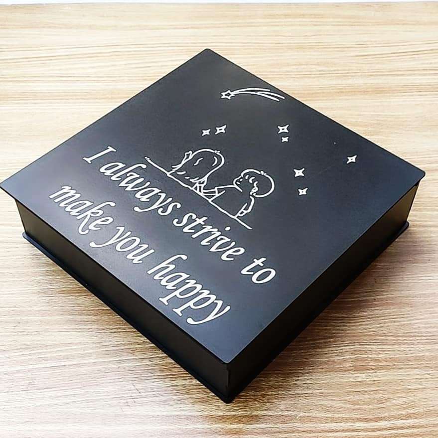 البوكس الهداية عبارة عن (محفظة+ حظاظة + قلم + مج حراري)