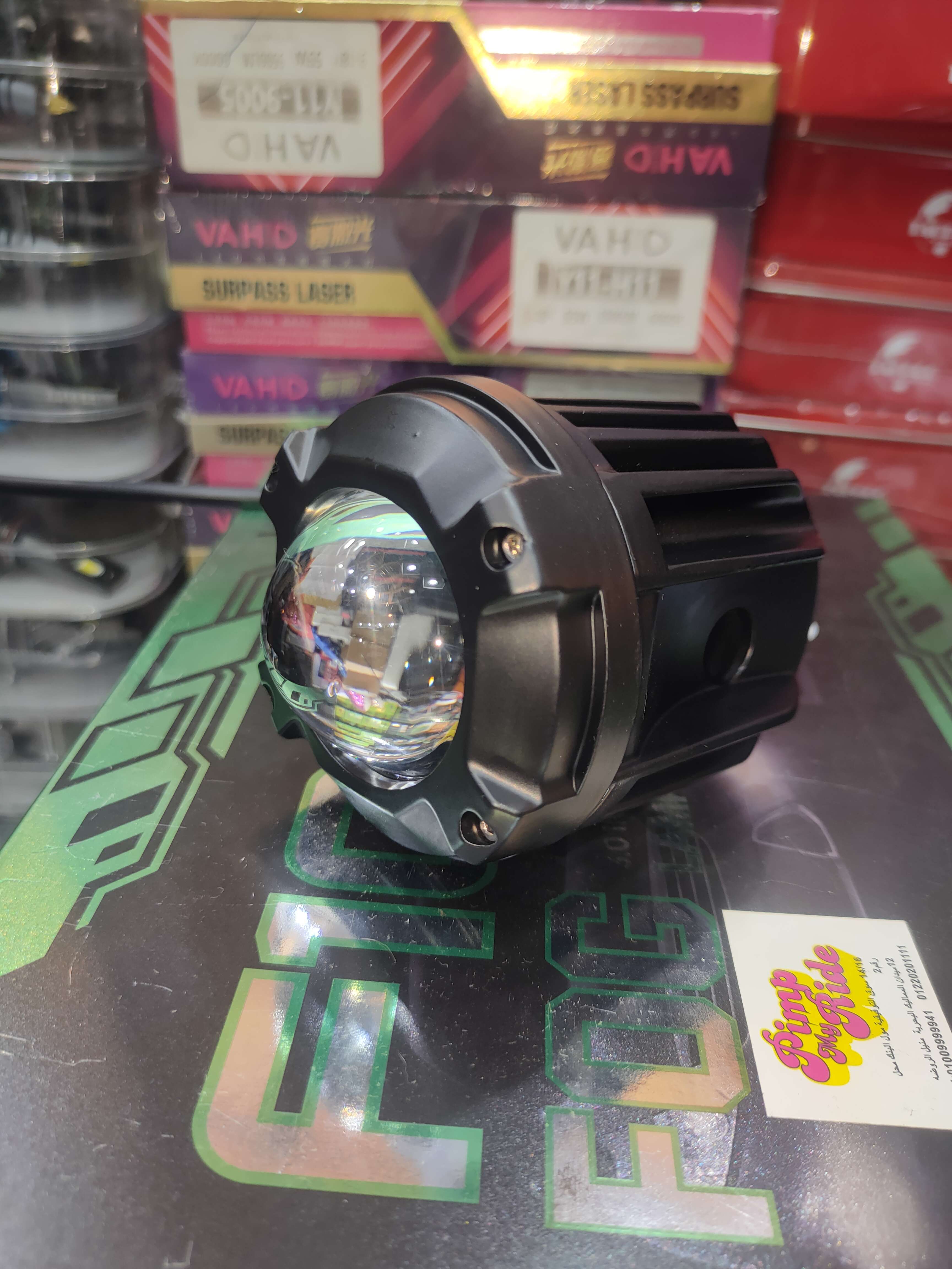 عدسة اضاءه شبورة   xl نورها ابيض في العالي واصفر في الواطي