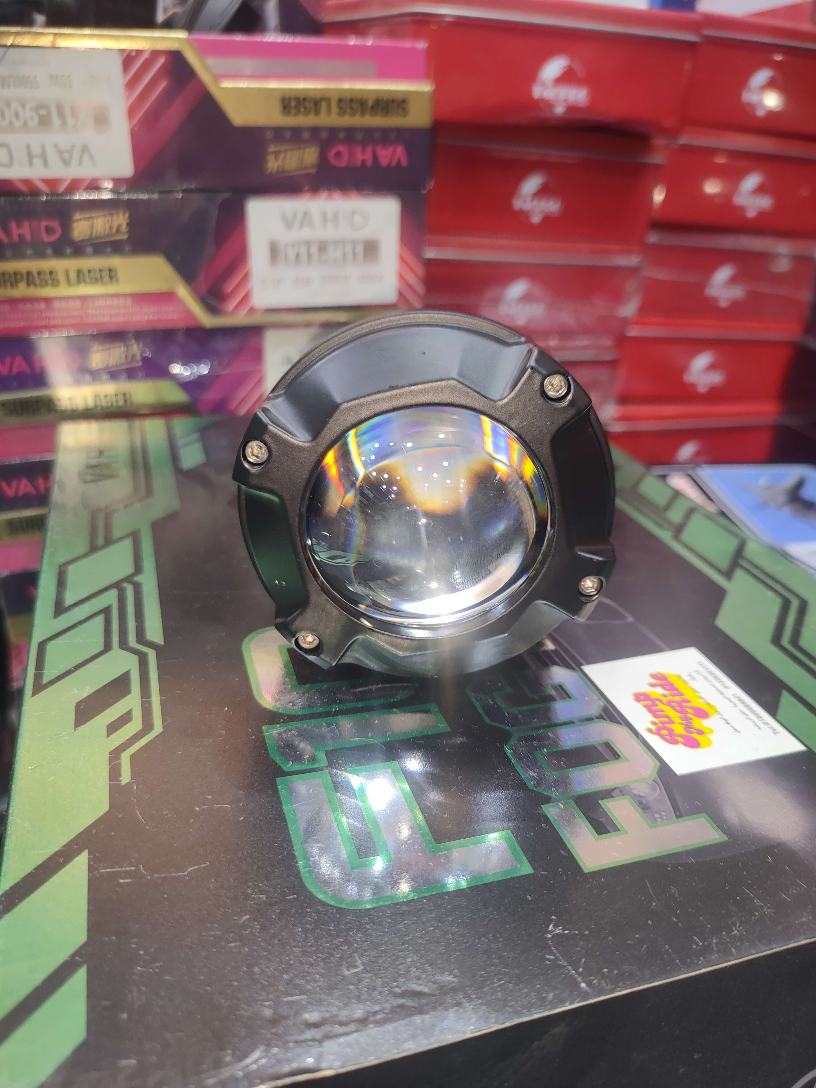 عدسة اضاءه شبورة   xl نورها ابيض في العالي واصفر في الواطي