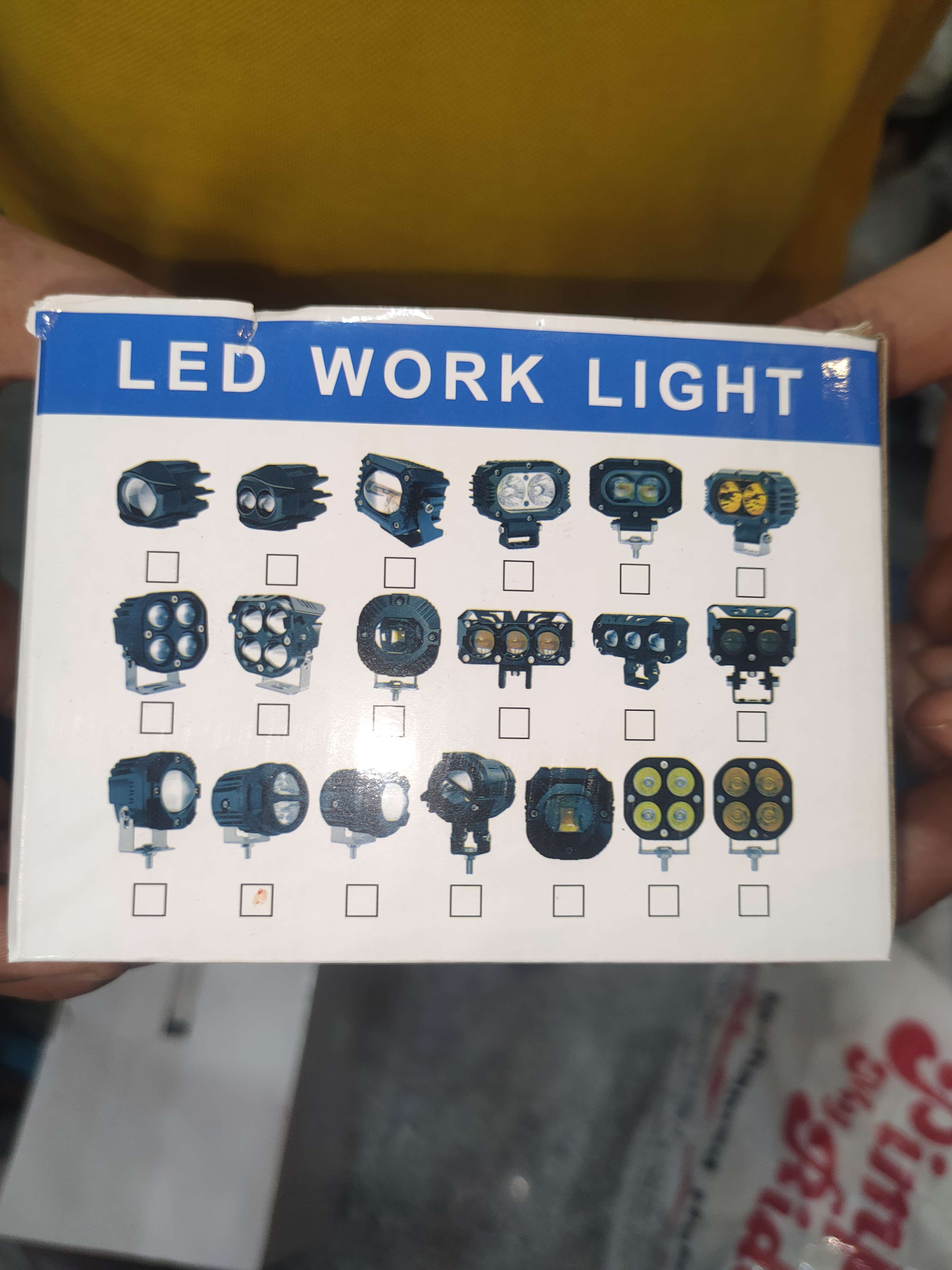 عدسة اضاءه شبورة   xl نورها ابيض في العالي واصفر في الواطي