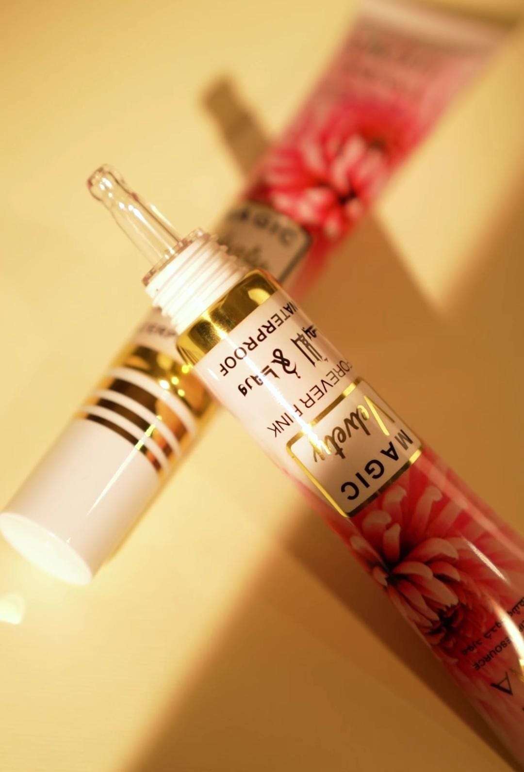 أحمر الخدود وأحمر الشفاه