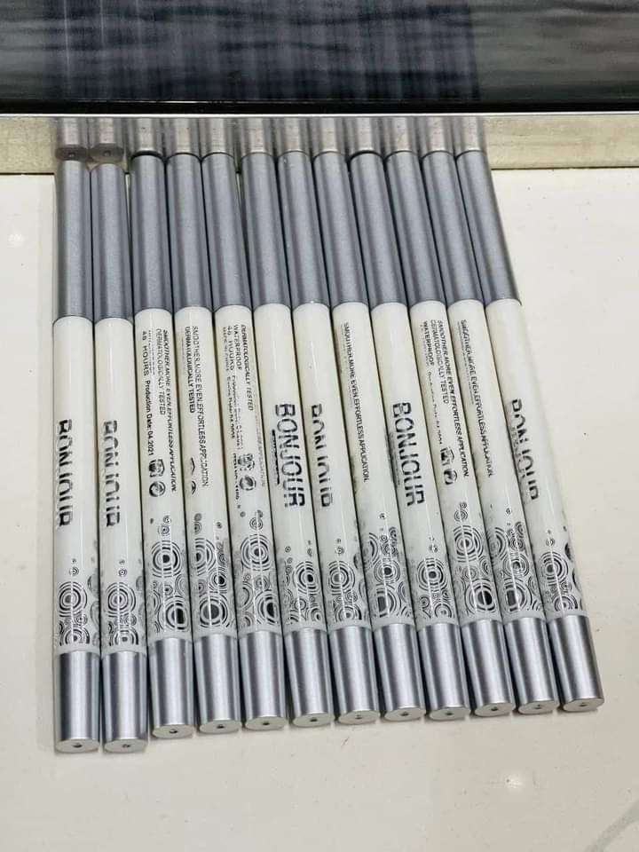 كحل بونجور و فلورمار ابيضحلو يعني وتقيل وثابت اوي قلم كحل بنجور