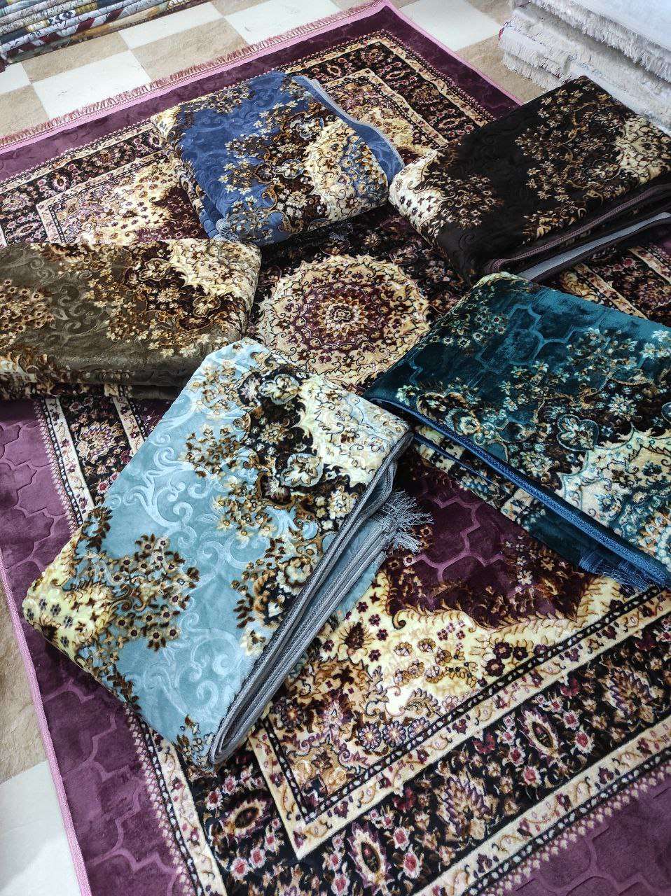 حافظة السجاد القطيفة