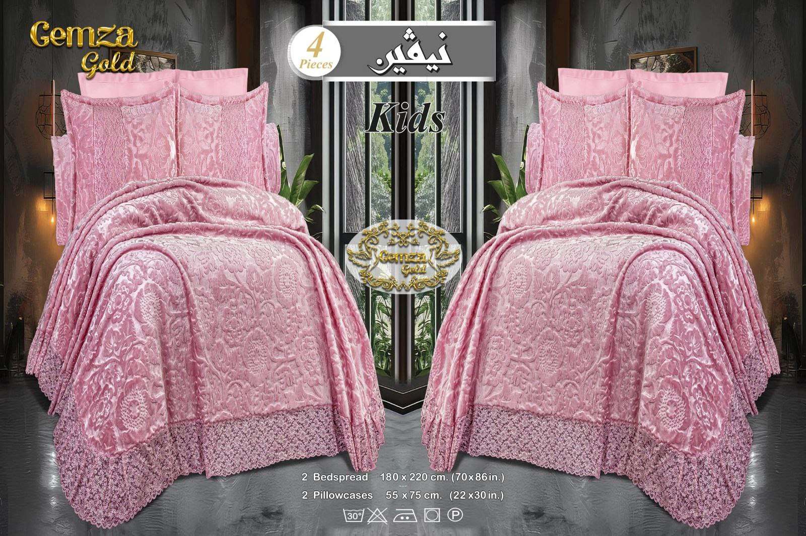 طقم مفرش قطيفة جولد بجوبير حفر بارز سادة نيفين جيمزا 

4 قطع اطفال