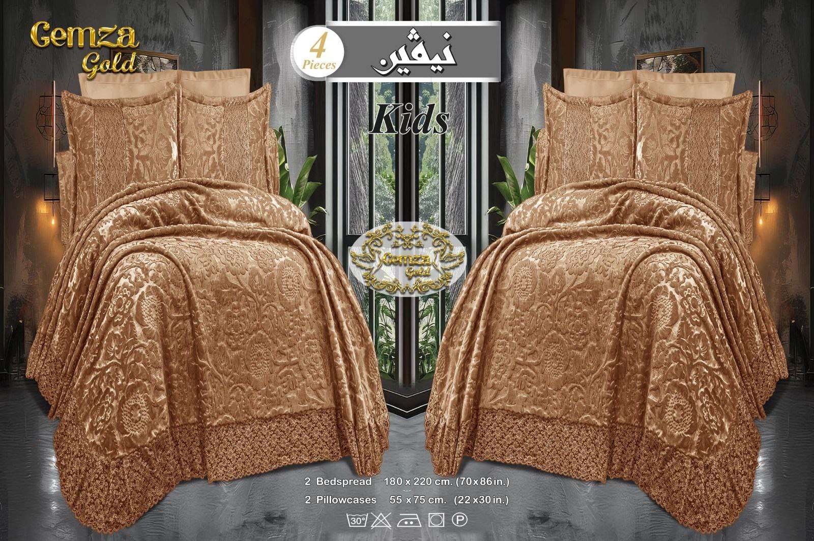 طقم مفرش قطيفة جولد بجوبير حفر بارز سادة نيفين جيمزا 

4 قطع اطفال