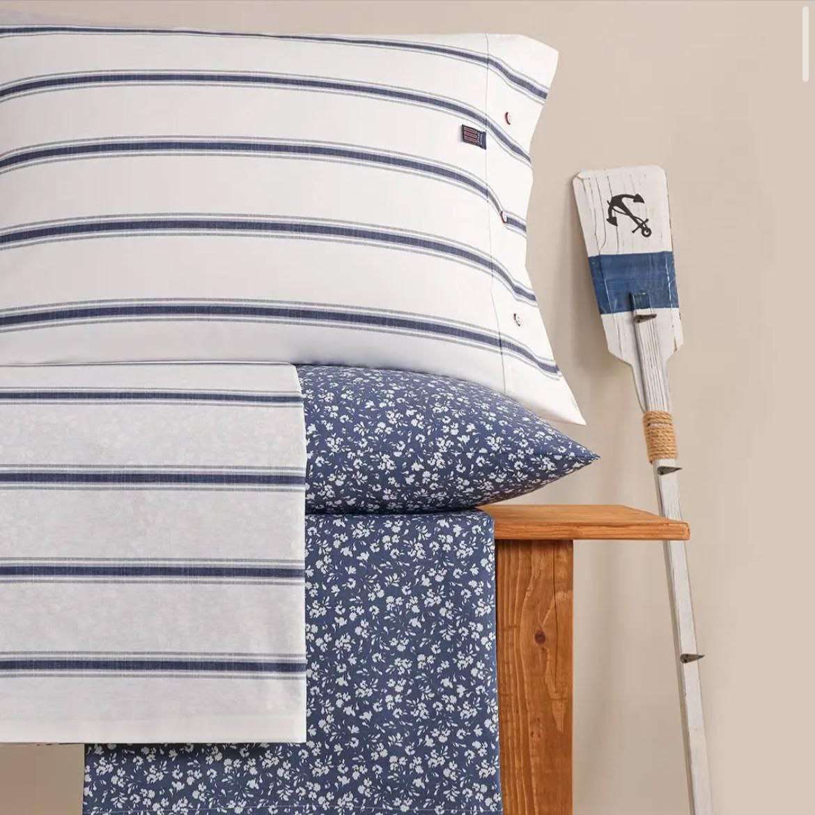 طقم كوفرتة + ملاية قطن بلو مارينا اسطنبول لوكس تركي 

قطن صافي