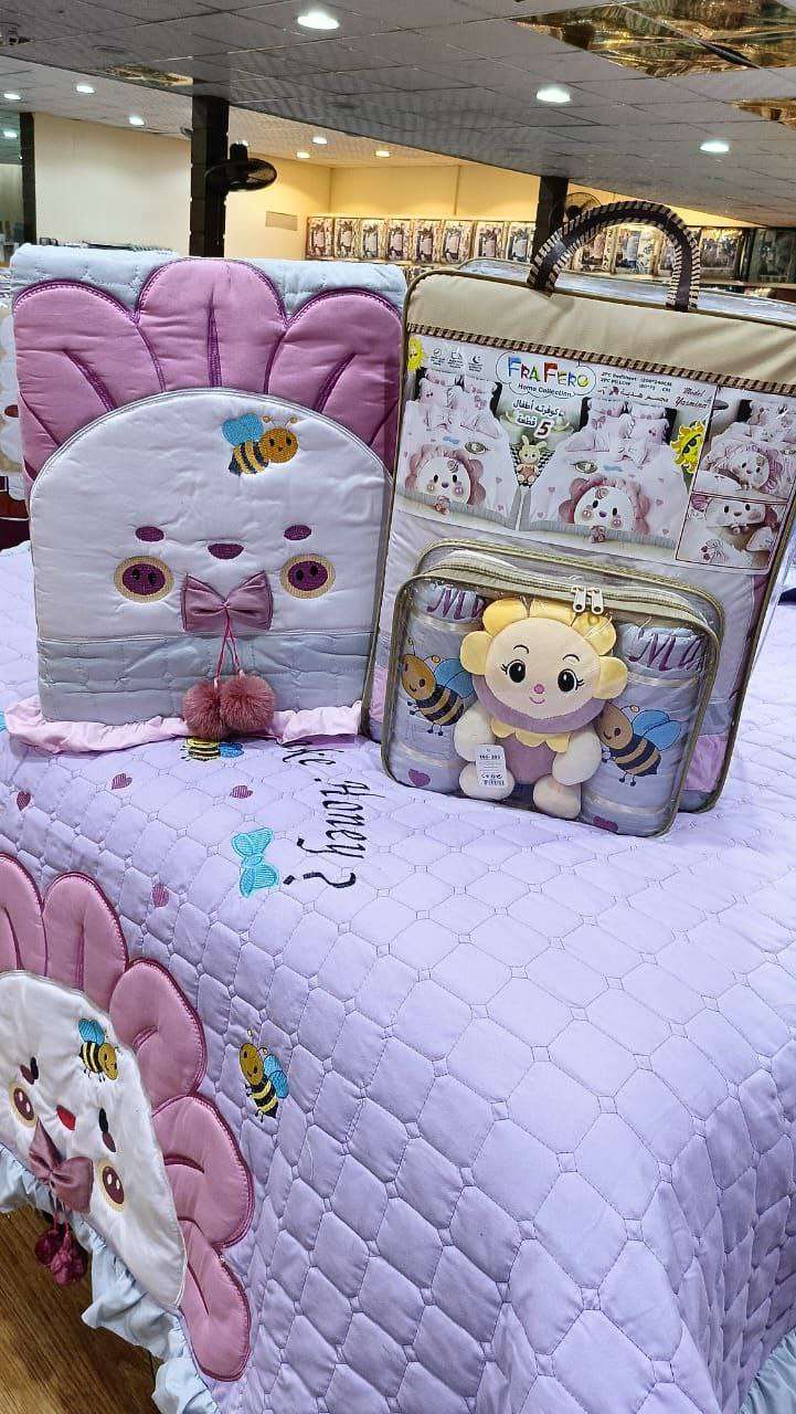 كوفرتة فايبر اطفال 5قطعه
2كوفرته 200*240
2كيس خداديه 60*75
دبدوب