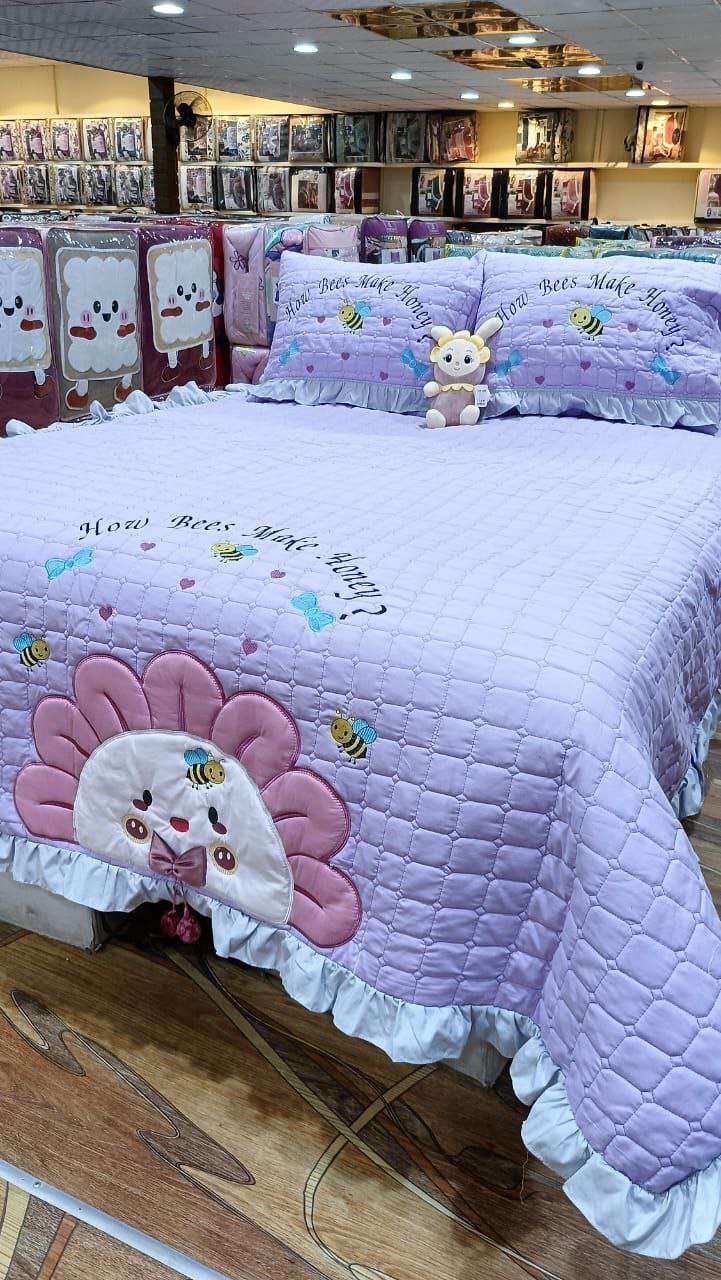 كوفرتة فايبر اطفال 5قطعه
2كوفرته 200*240
2كيس خداديه 60*75
دبدوب
