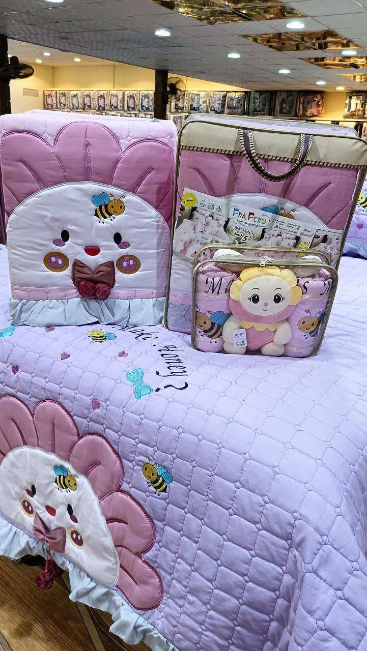 كوفرتة فايبر اطفال 5قطعه
2كوفرته 200*240
2كيس خداديه 60*75
دبدوب
