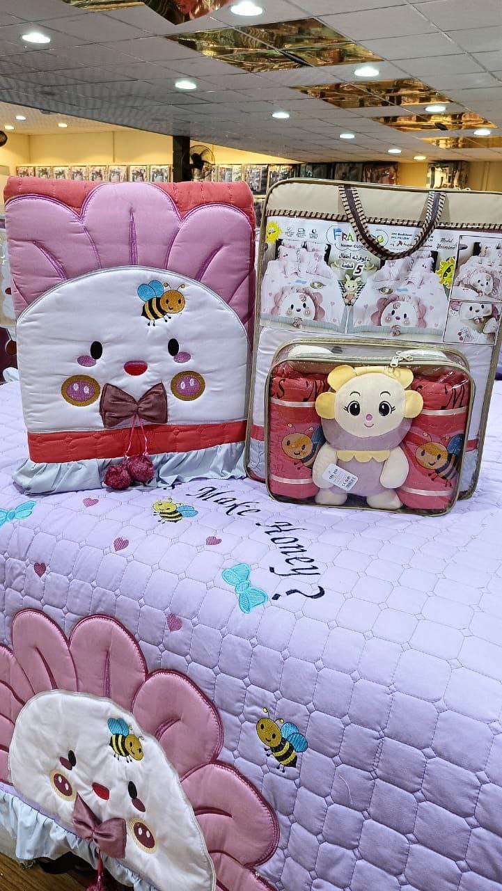 كوفرتة فايبر اطفال 5قطعه
2كوفرته 200*240
2كيس خداديه 60*75
دبدوب