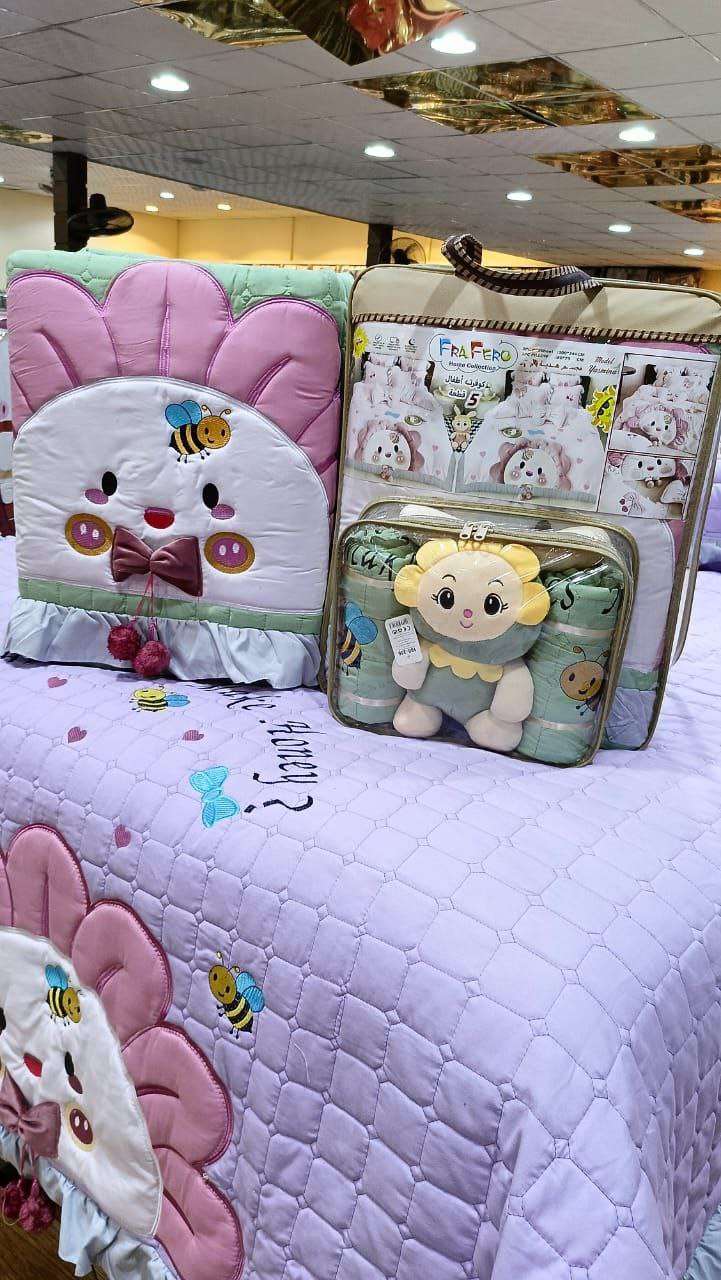 كوفرتة فايبر اطفال 5قطعه
2كوفرته 200*240
2كيس خداديه 60*75
دبدوب