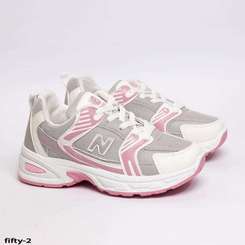 حذاء رياضي مميز من نيو بالانس