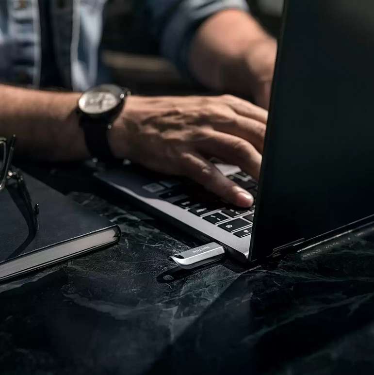 سانديسك فلاشة الترا لوكس 64 جيجابايت (SDCZ75-064G-G46)