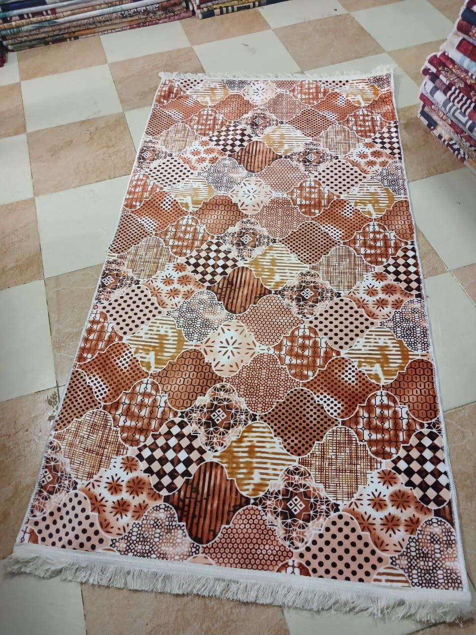 المشاية القطيفة التركي  المينك ضهر دوتس ابيض مانع