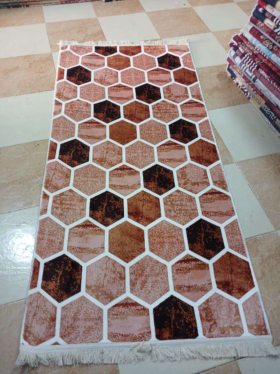 المشاية القطيفة التركي  المينك ضهر دوتس ابيض مانع