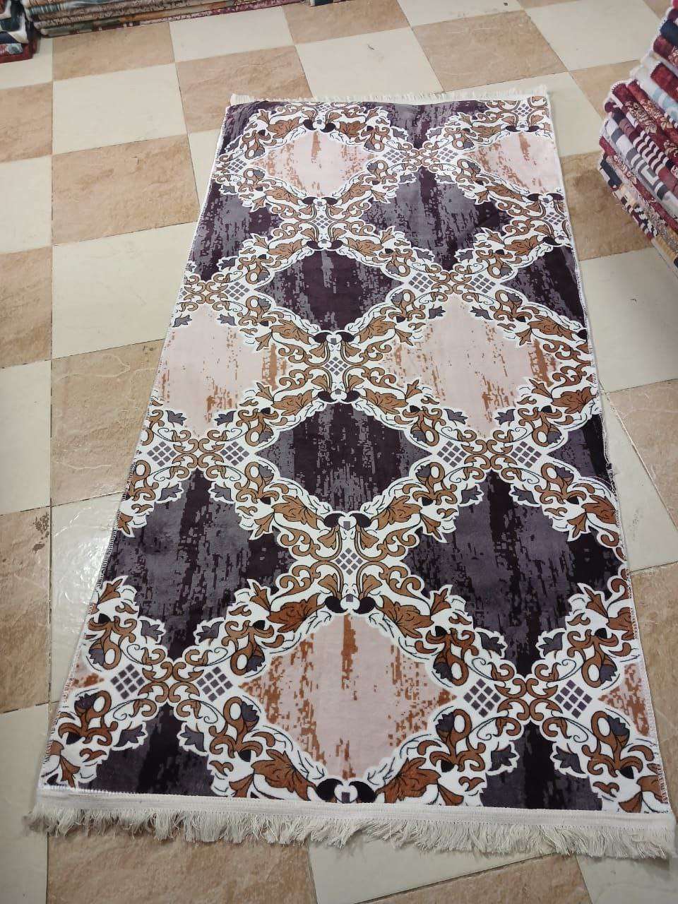 المشاية القطيفة التركي  المينك ضهر دوتس ابيض مانع