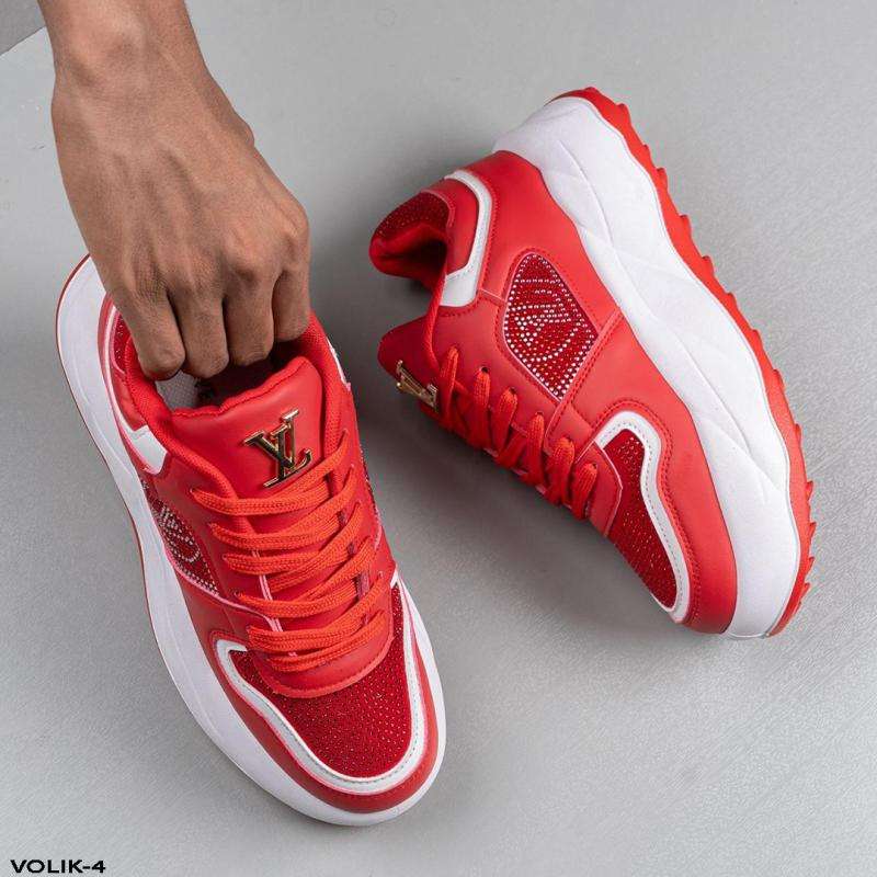 حذاء رياضي بتصميم فاخر وعصري