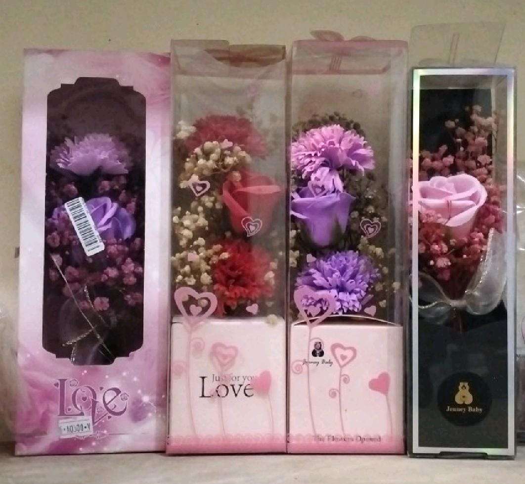 هدايا الفلانتين بوكس بوكيه ورد