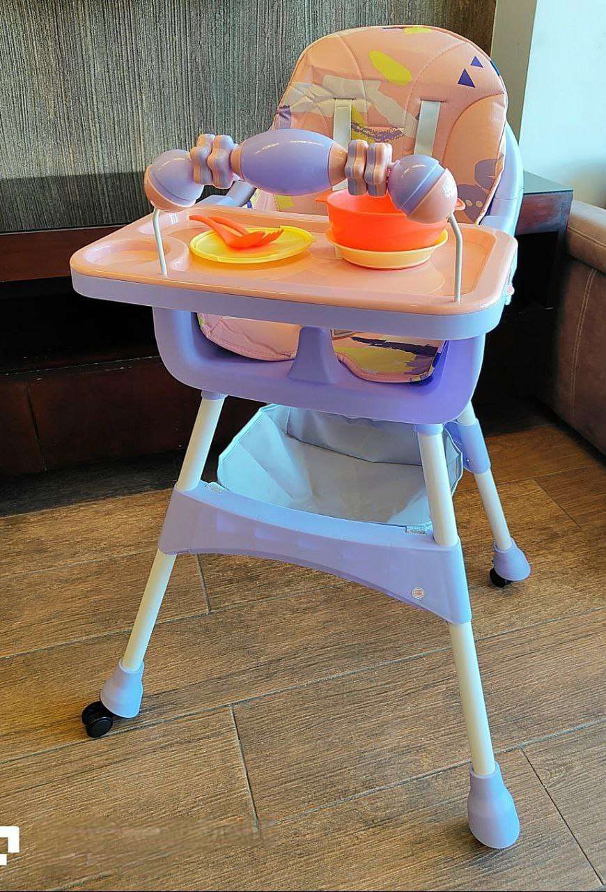 كرسي طعام مع طقم ادوات طعام صحي