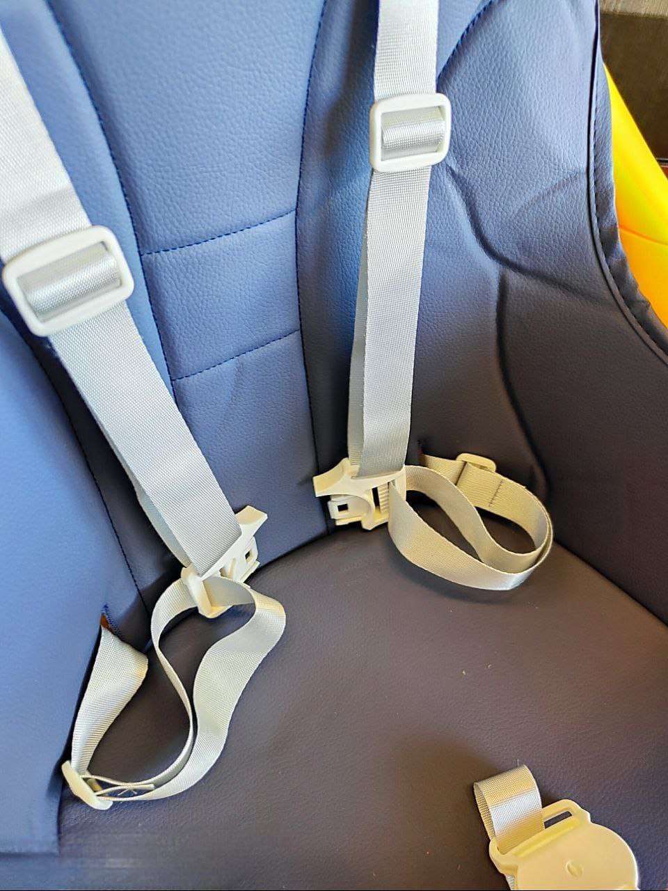 كرسي طعام مع طقم ادوات طعام صحي