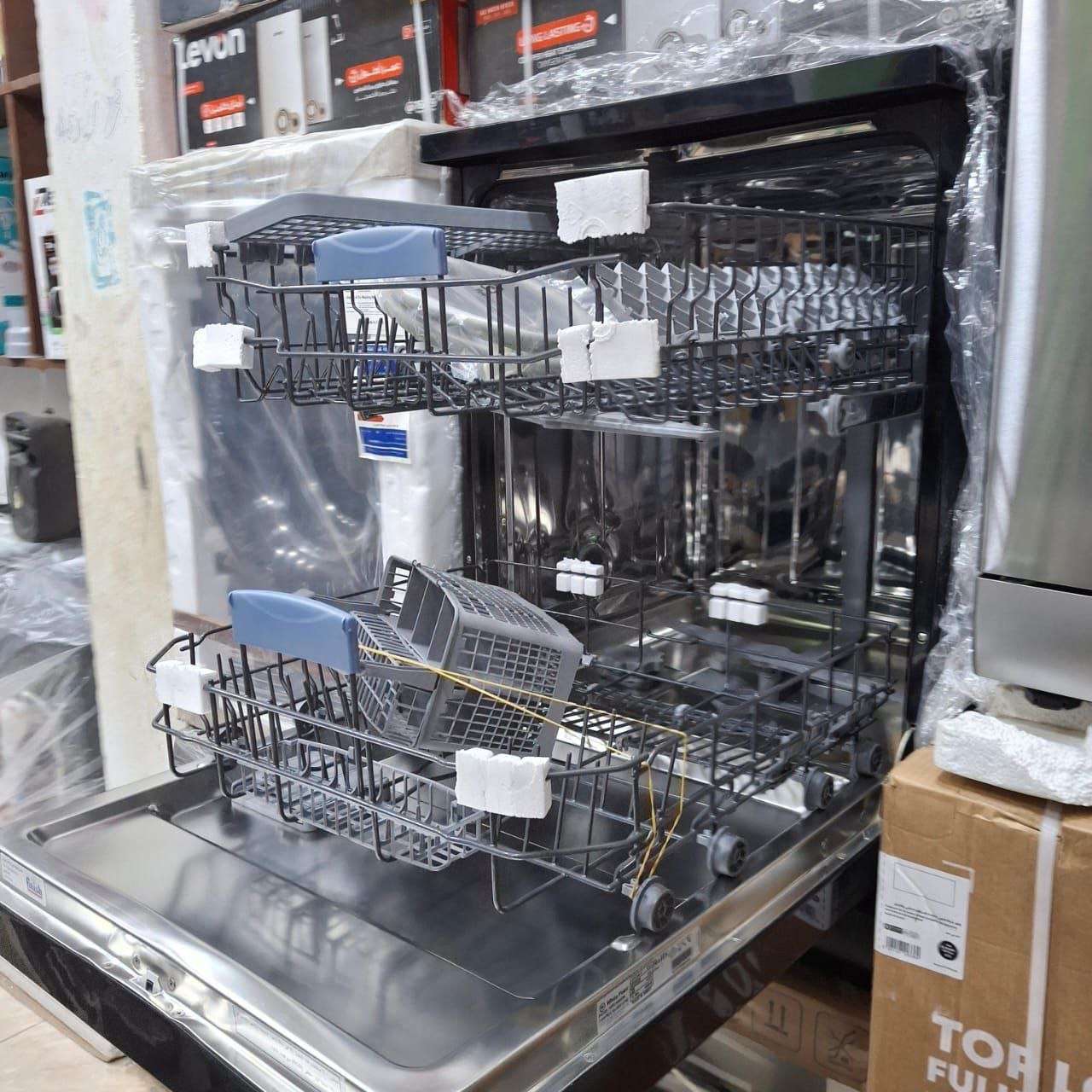 غساله اطباق وايت بوينت العبد 14 فرد لون اسود شاشه ديجيتال بضمان الشركه